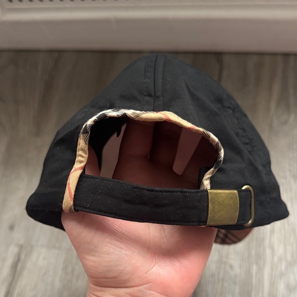 Burberry Classic Golf Hat - Picture 3 of 6